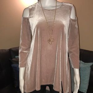 🌺Macy’s Alfani Satin Feel Cold Shoulder Tunic🌺